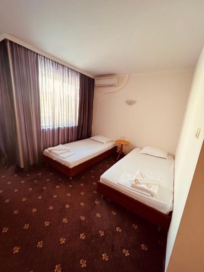 Hotel Incognito Pomorie Bagian luar foto